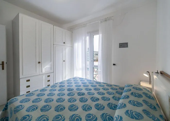 瓦莱维德酒店 3*